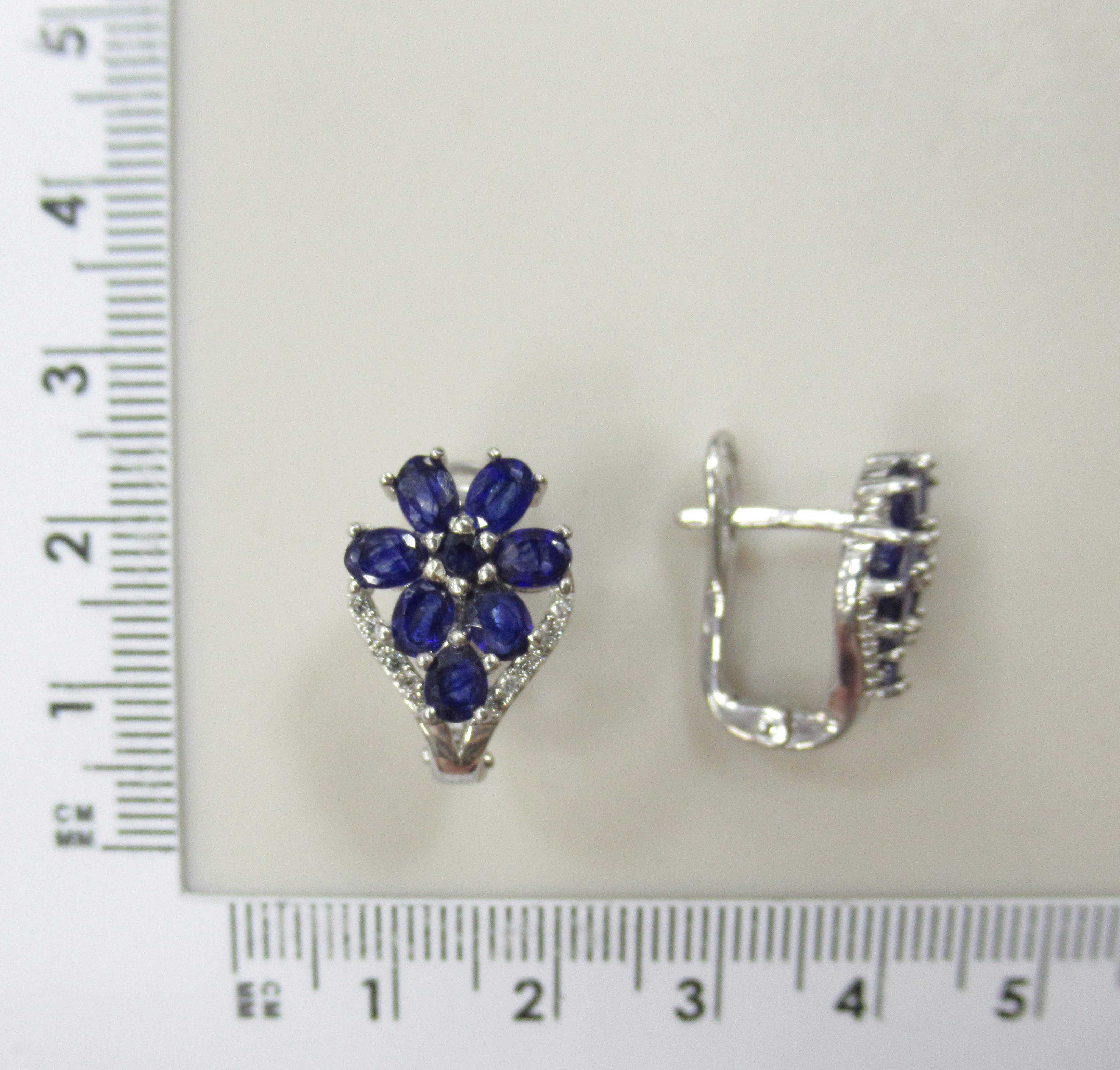 Серебряные серьги с сапфирами "Цветы"